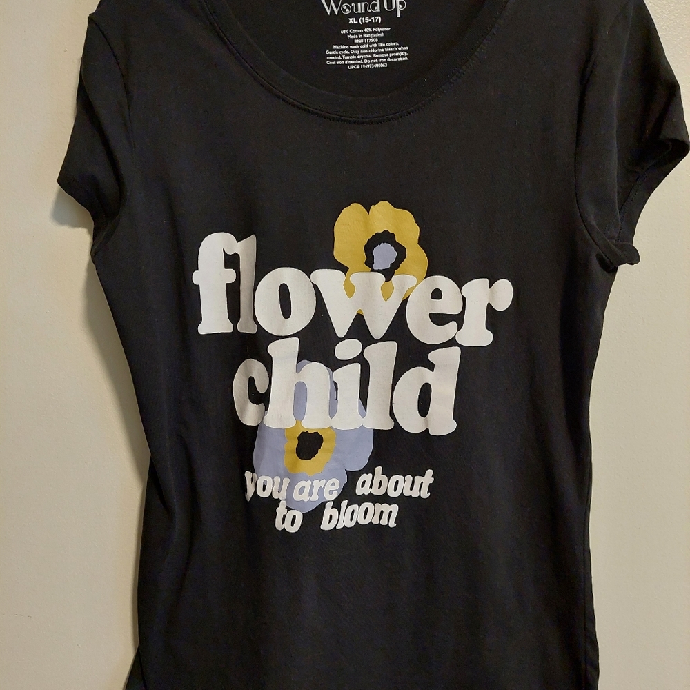 Women's flower child t-shirt size large